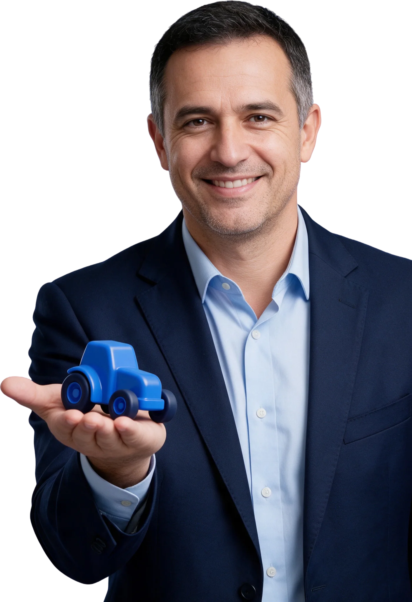 Empresário sorrindo com a miniatura de um trator na mão